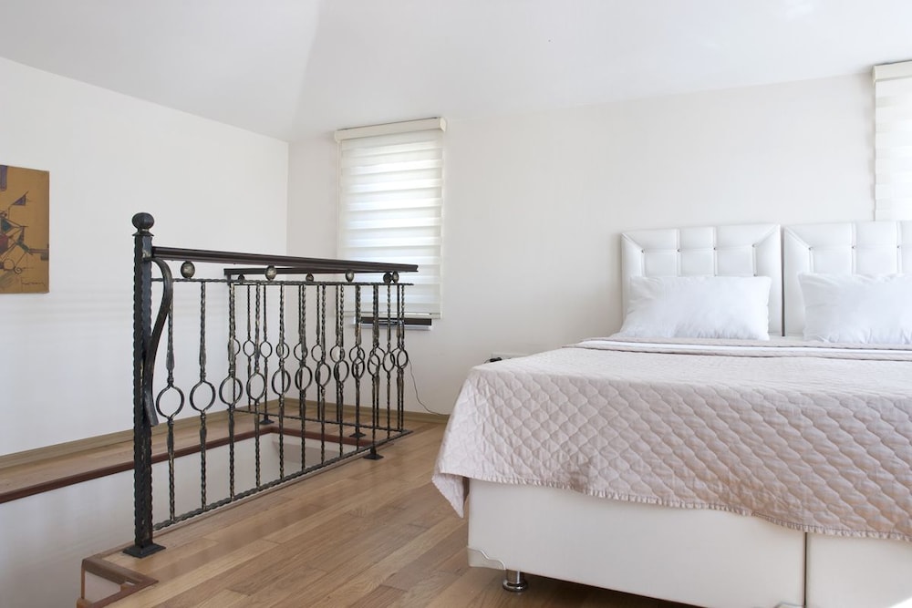 Family Duplex, 1 Queen Bed with Sofa bed, Terrace, City View photo 3