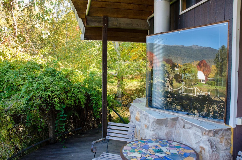 Spa Chalet 1 Bedroom with Queen bed + (2nd Loft Bedroom + Kitchen) photo 3