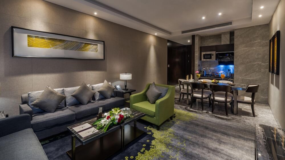 Ambassador Suite thumbnail 5