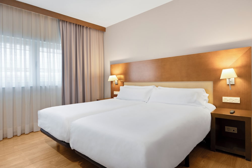 Twin Room - Photo 3