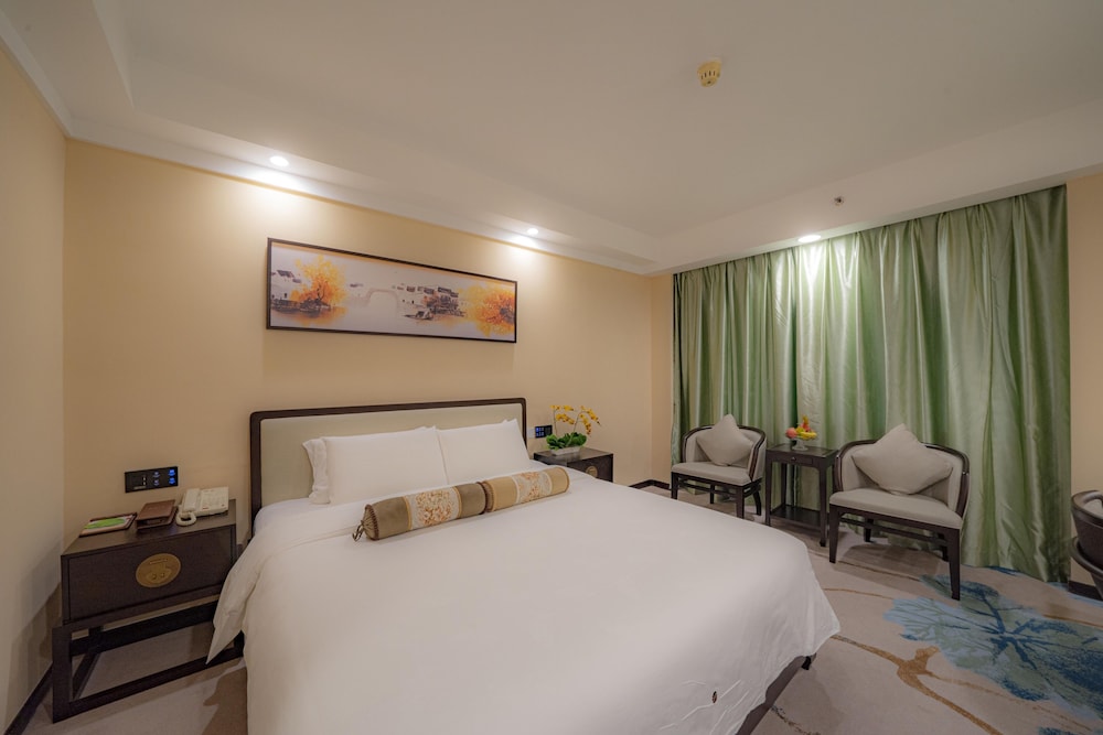 Superior Room, 1 Queen Bed - Photo 4
