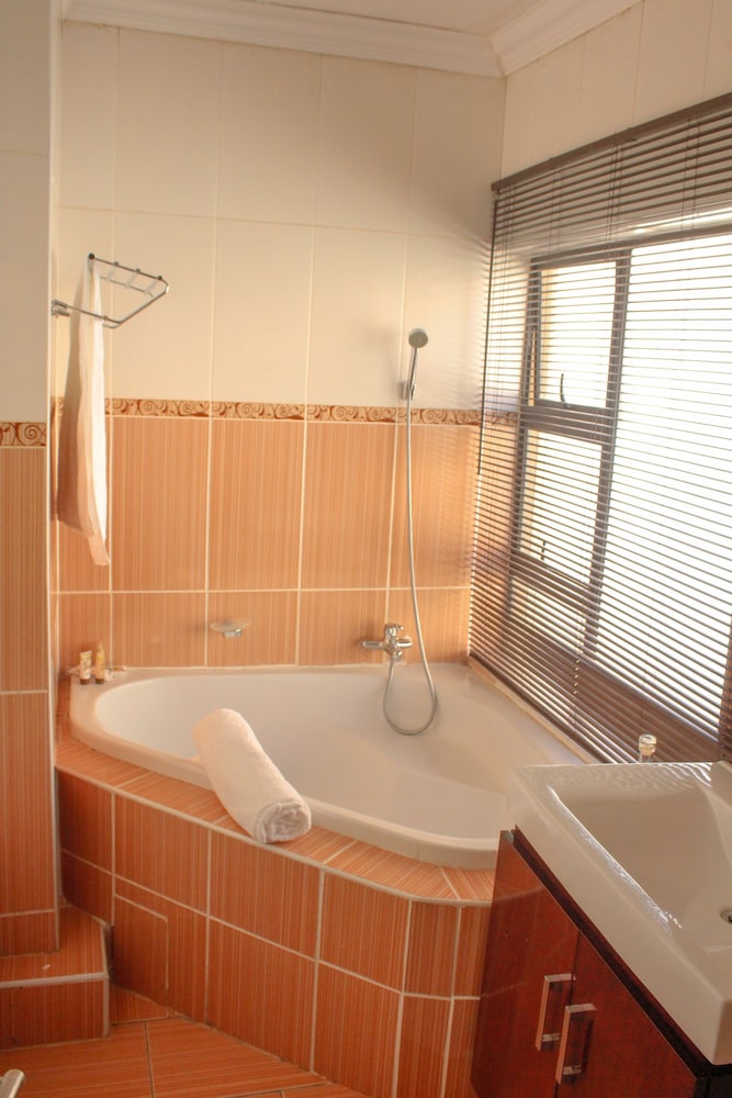 Standard Twin Room photo 2
