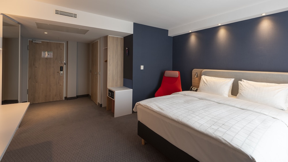 Standard Room, 1 Queen Bed - Photo 4