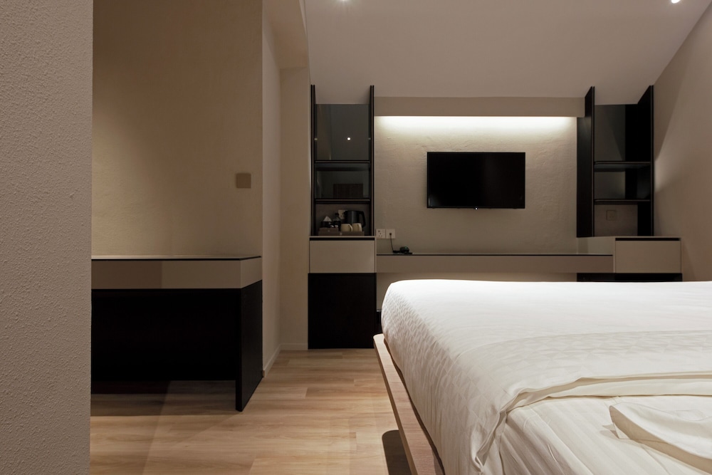 Loft Suite King (Skylight Window) thumbnail 6
