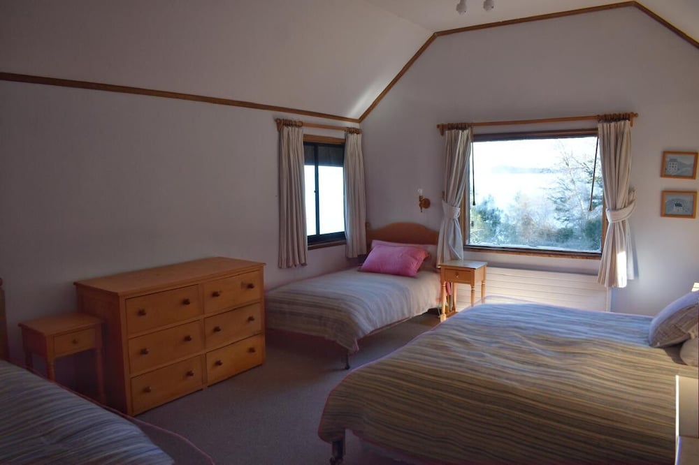 Superior Quadruple Room, Lake View photo 1