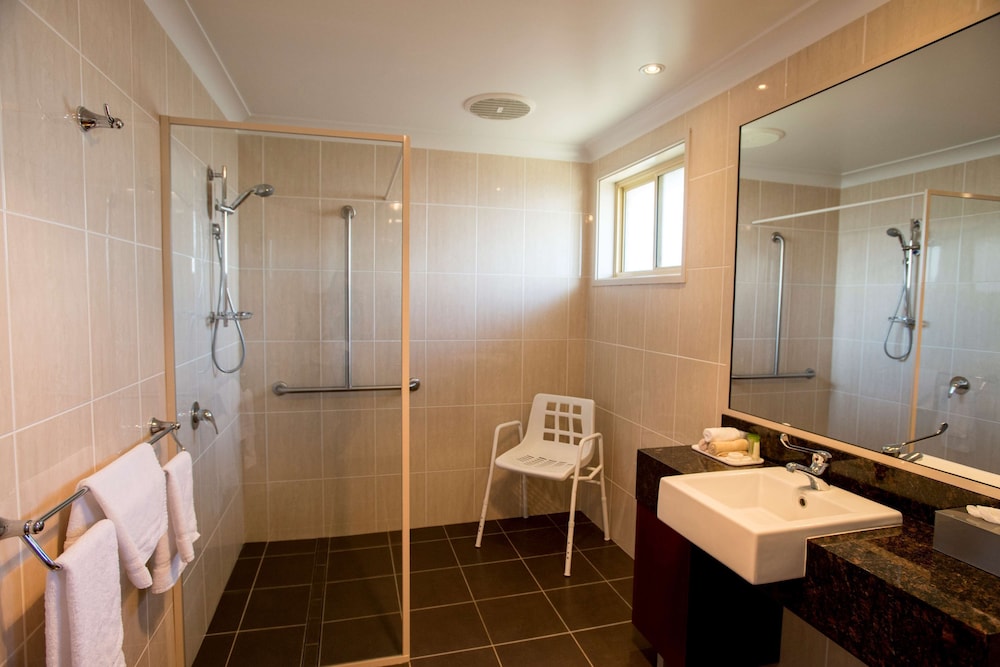 Deluxe Room, Multiple Beds, Non Smoking, Microwave - Photo 8