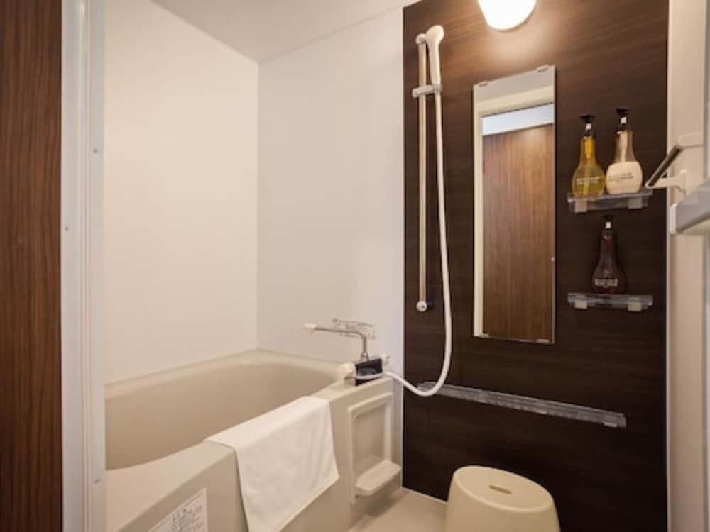 Large Twin Room - Photo 7