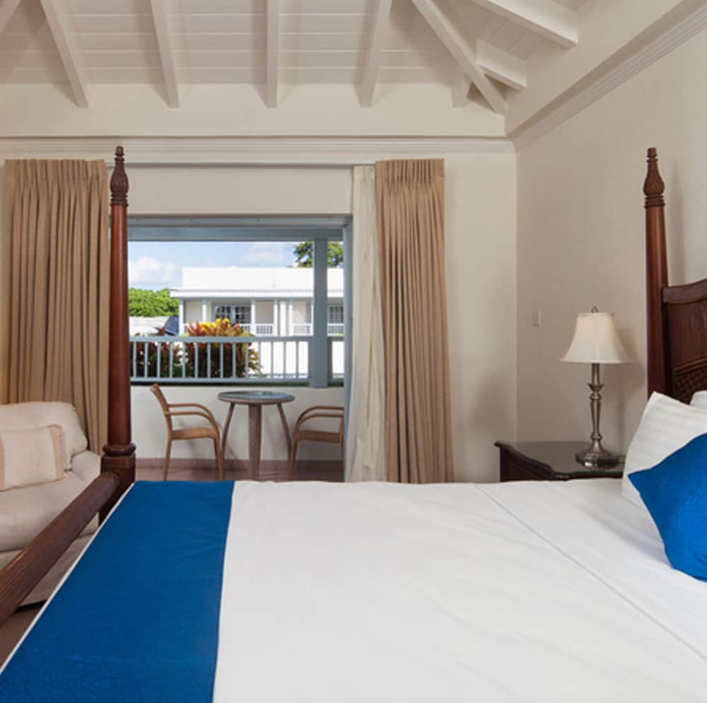 Deluxe Room, Courtyard View - Photo 1