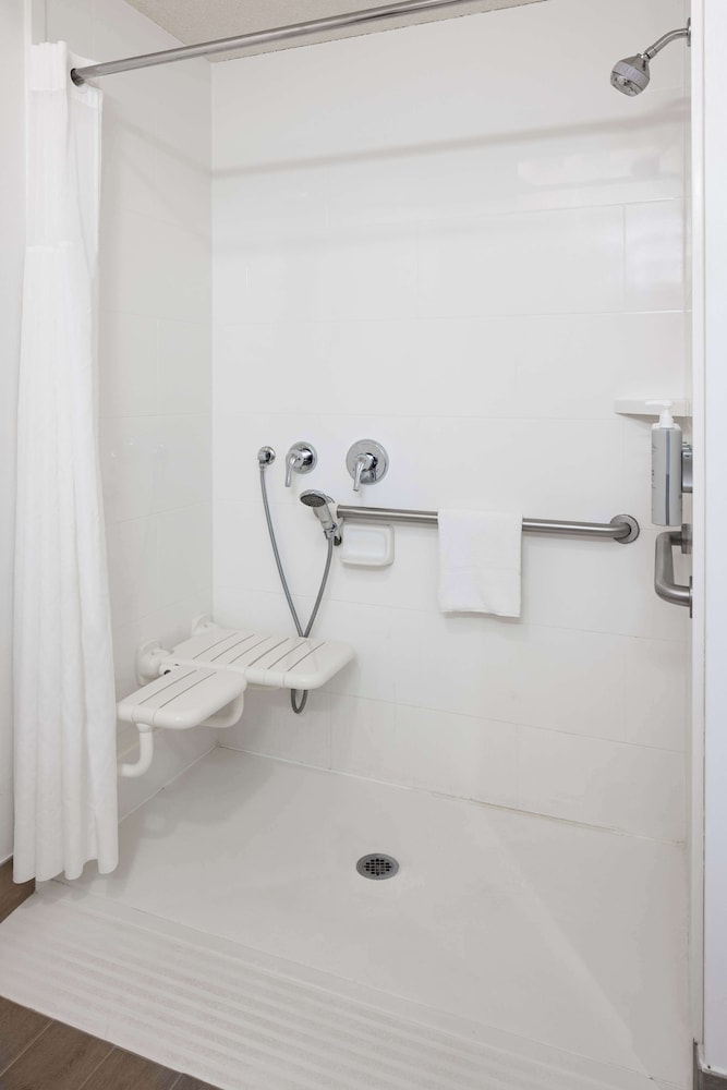 1 King Mobility Access Roll in Shower - Photo 5