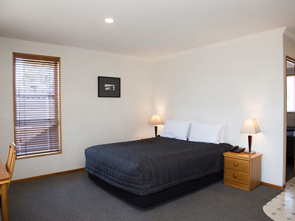 One Bedroom Spa Bath Apartment For Four photo 3