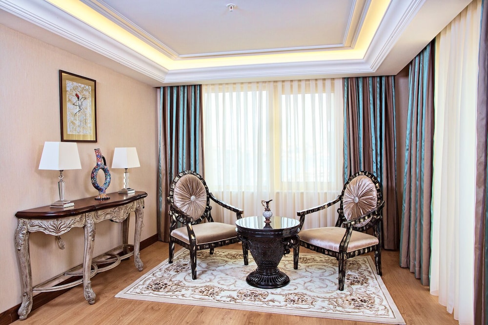 Deluxe Suite photo 3