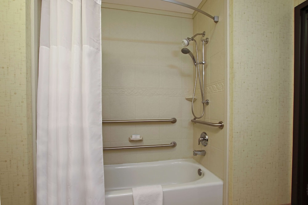 Room, 2 Queen Beds, Accessible, Non Smoking - Photo 2