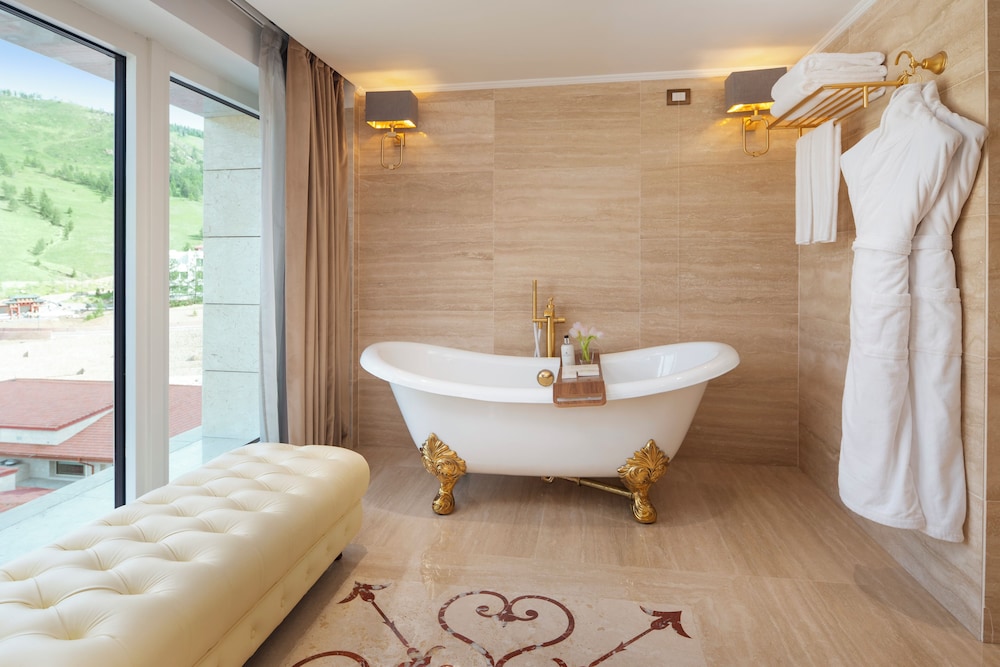 Executive Suite - Photo 5