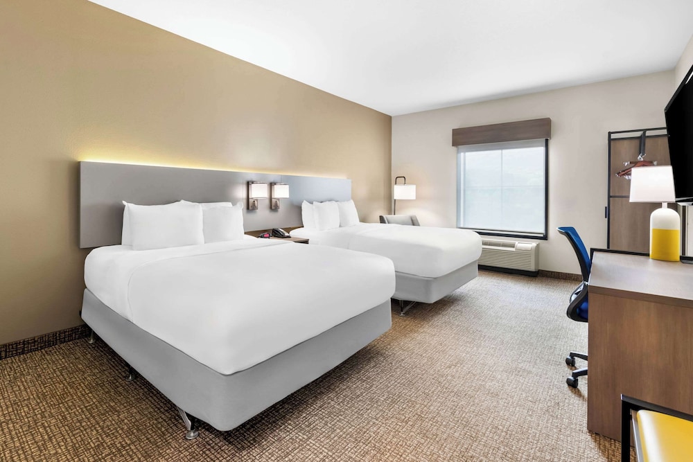 Room, 2 Queen Beds, Accessible, Non Smoking - Photo 1