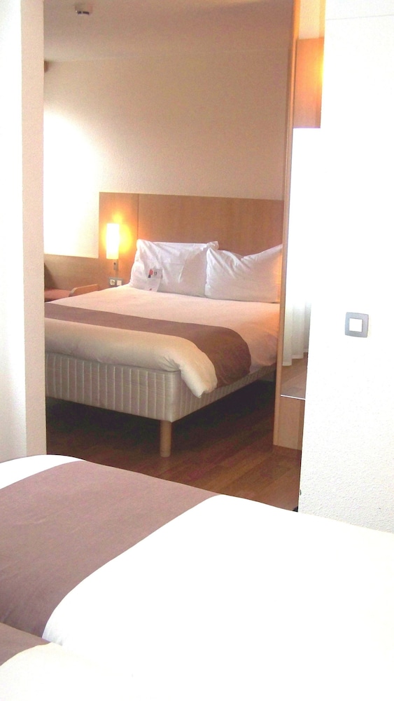 Standard Room, Multiple Beds - Photo 1