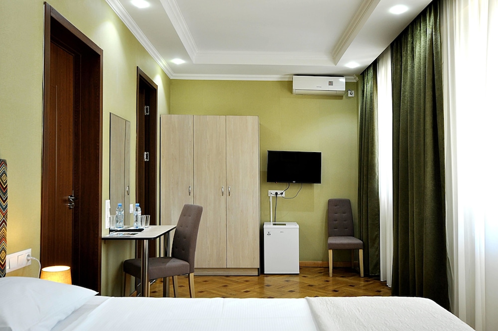 Superior Double or Twin Room, Balcony, River View photo 3