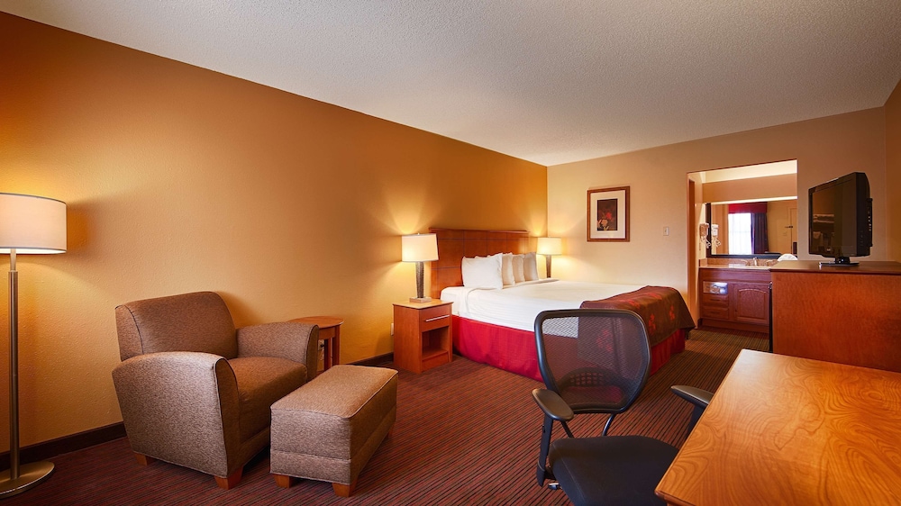 Suite, Multiple Beds, Non Smoking, Refrigerator & Microwave photo 1