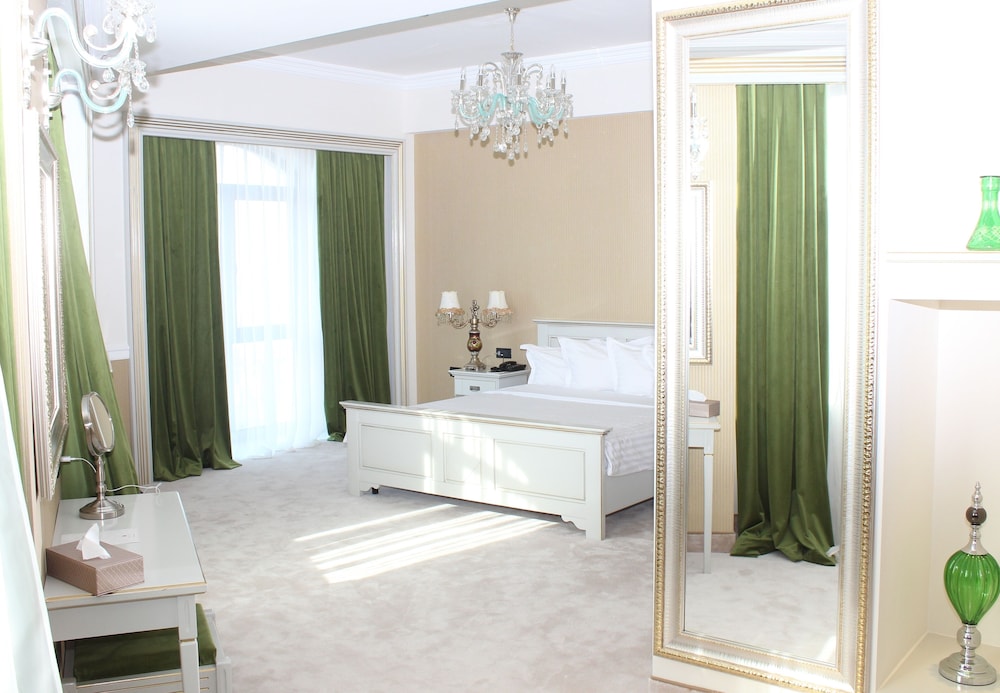 Junior Suite, 1 Double Bed (Premium) photo 1