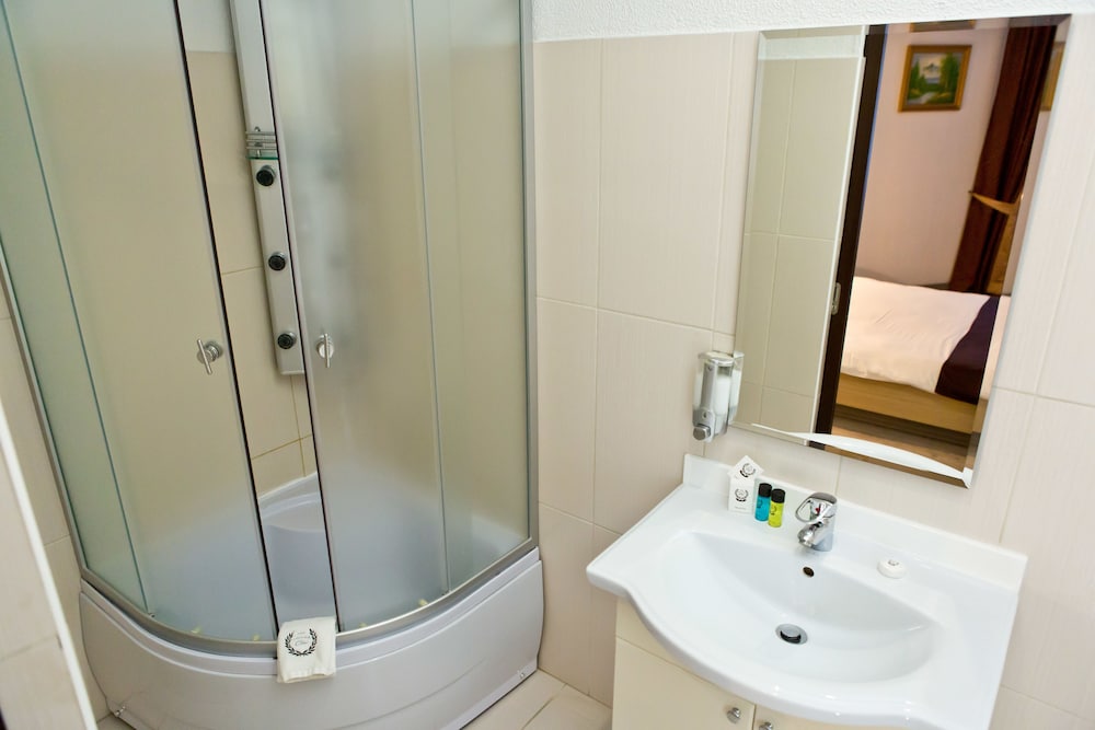 Standard Double Room - Photo 4