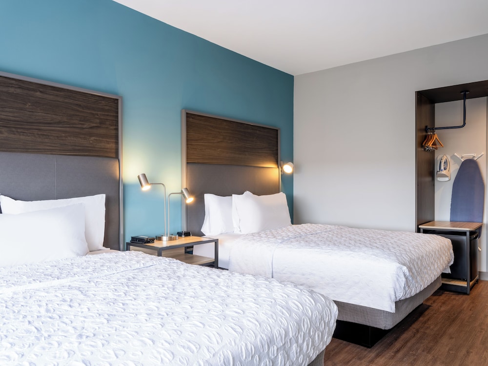 Room, 2 Queen Beds, Accessible (Hearing) - Photo 1