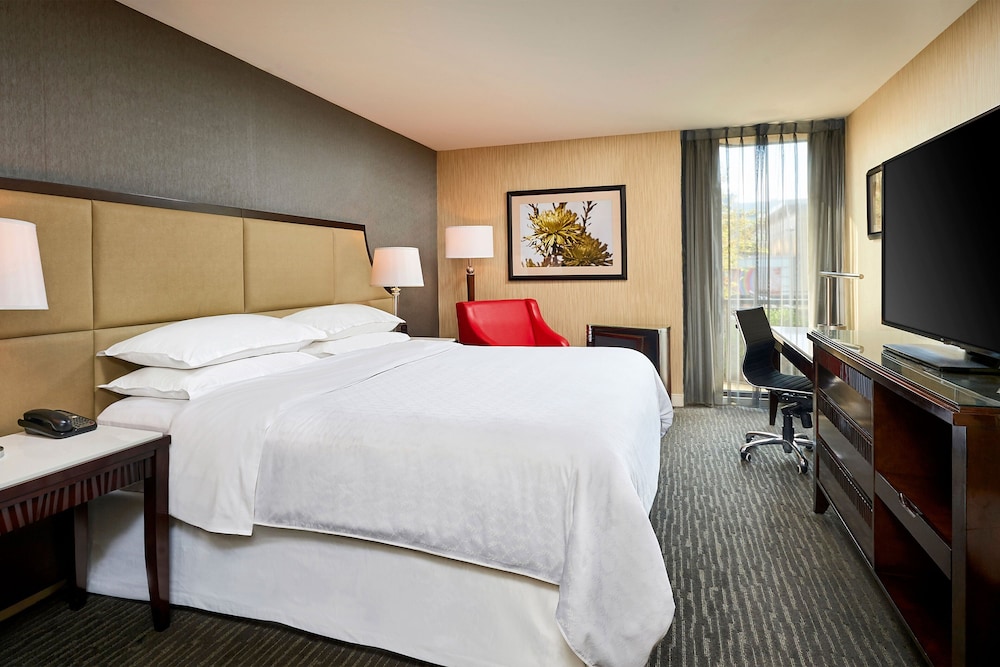 Junior Suite, 1 Bedroom, City View (Fireplace) thumbnail 5