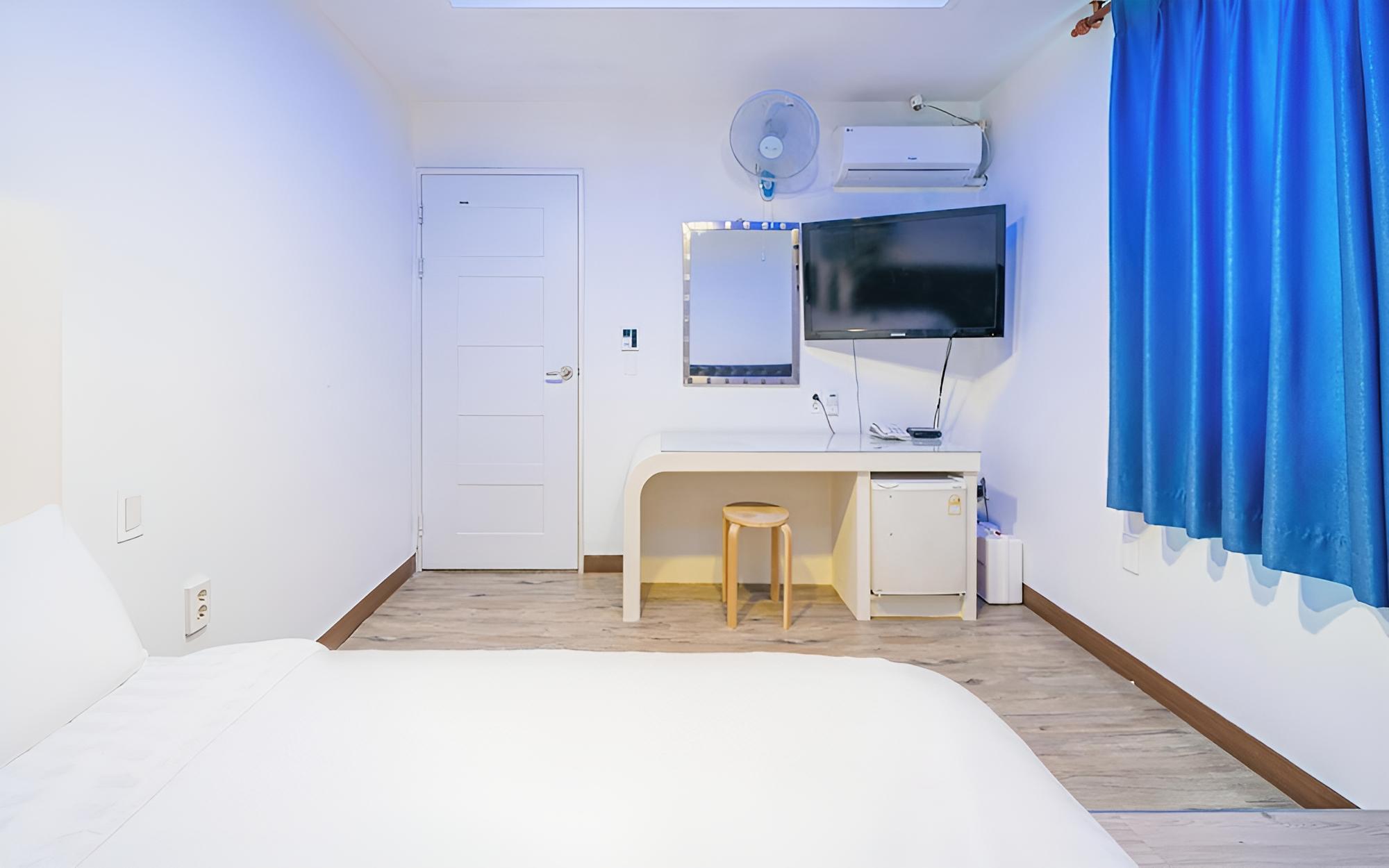 Room (Standard Room) - Photo 14