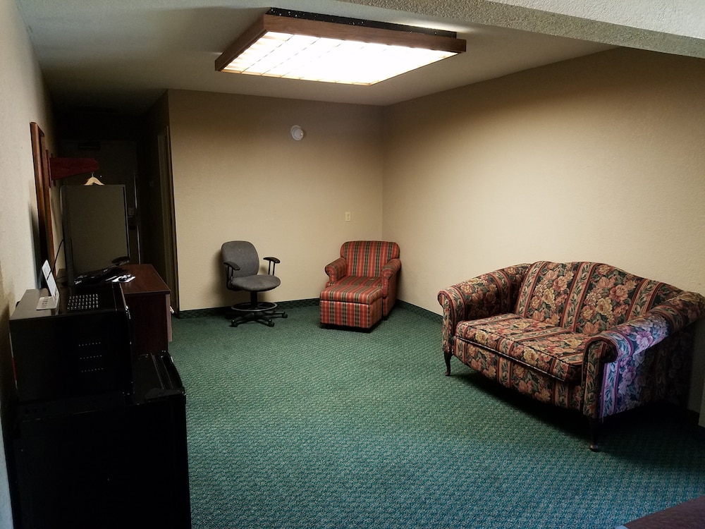 Deluxe Studio Suite, 1 King Bed, Non Smoking - Photo 3