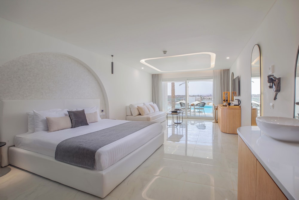 Deluxe Room - Photo 1