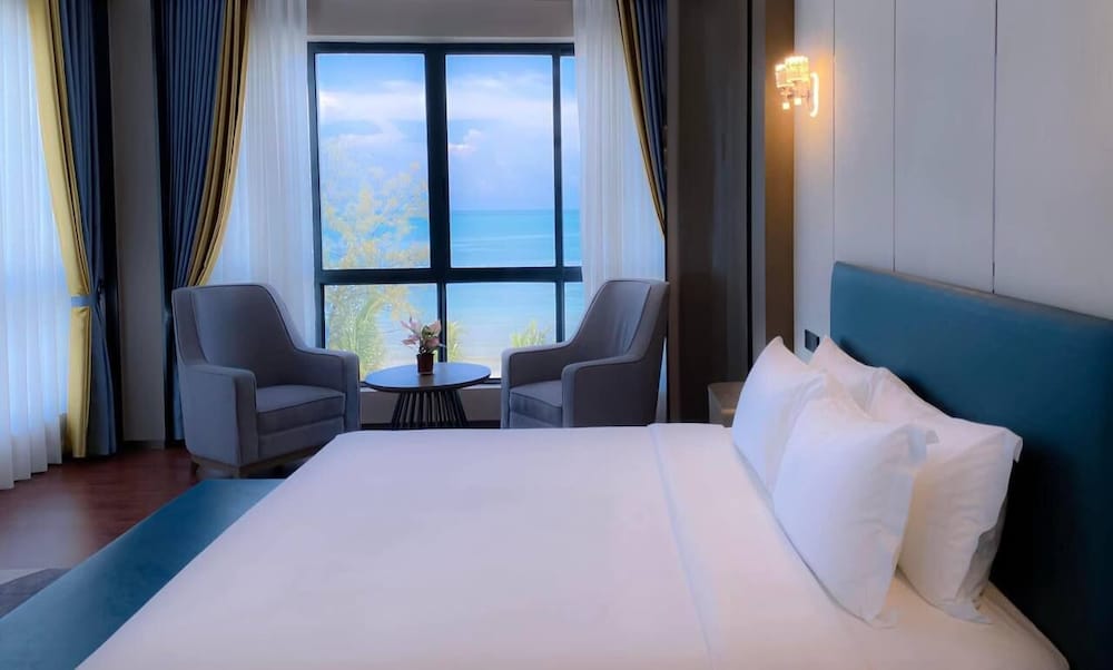 Exclusive Room, 1 King Bed, Ocean View