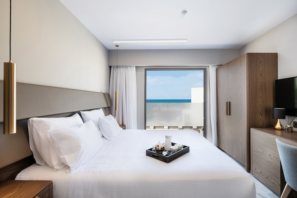 Serenity Suite with Sea View - Photo 12