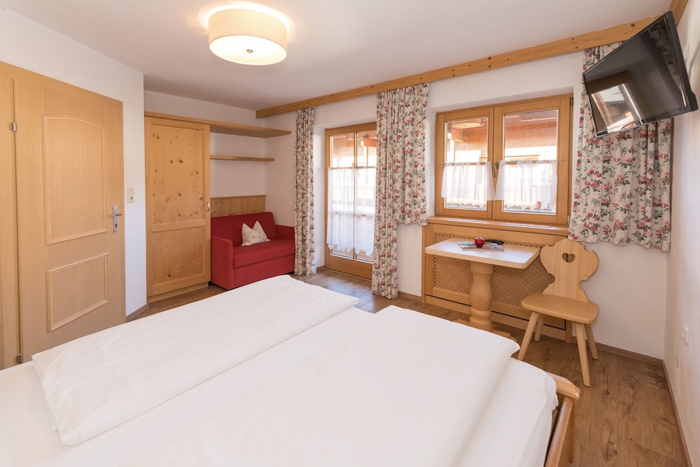 Family Room, 1 Bedroom, Kitchen