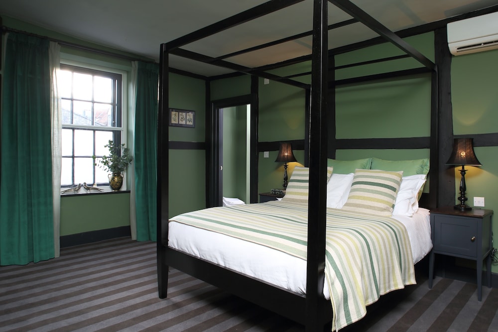 Honeymoon Suite