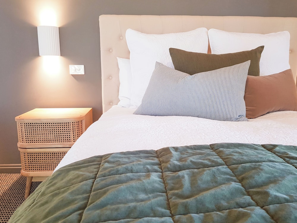 Standard Suite, 1 Bedroom, Non Smoking, Refrigerator & Microwave photo 3
