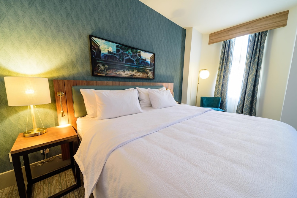 Room, 1 King Bed, Accessible (Hearing)