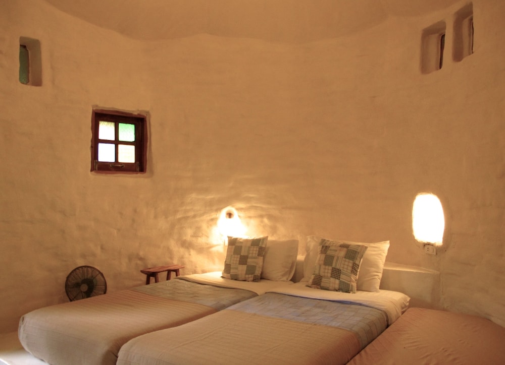 Standard Twin Bedroom