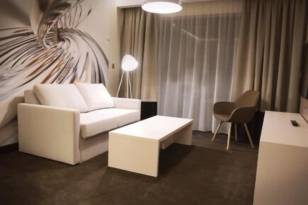Exclusive Apartment, 1 Bedroom, 2 Bathrooms, City View photo 1