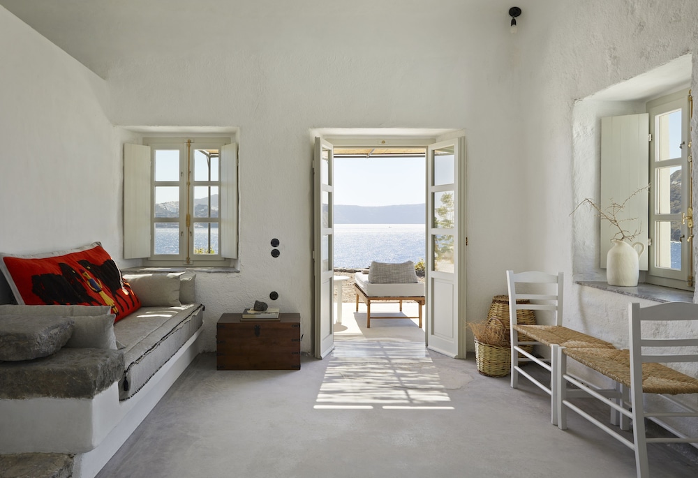 Superior Suite Caldera View - Photo 3