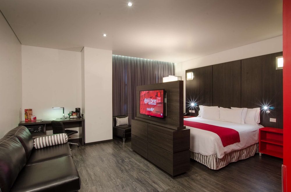 Junior Suite, 1 King Bed, Non Smoking photo 3