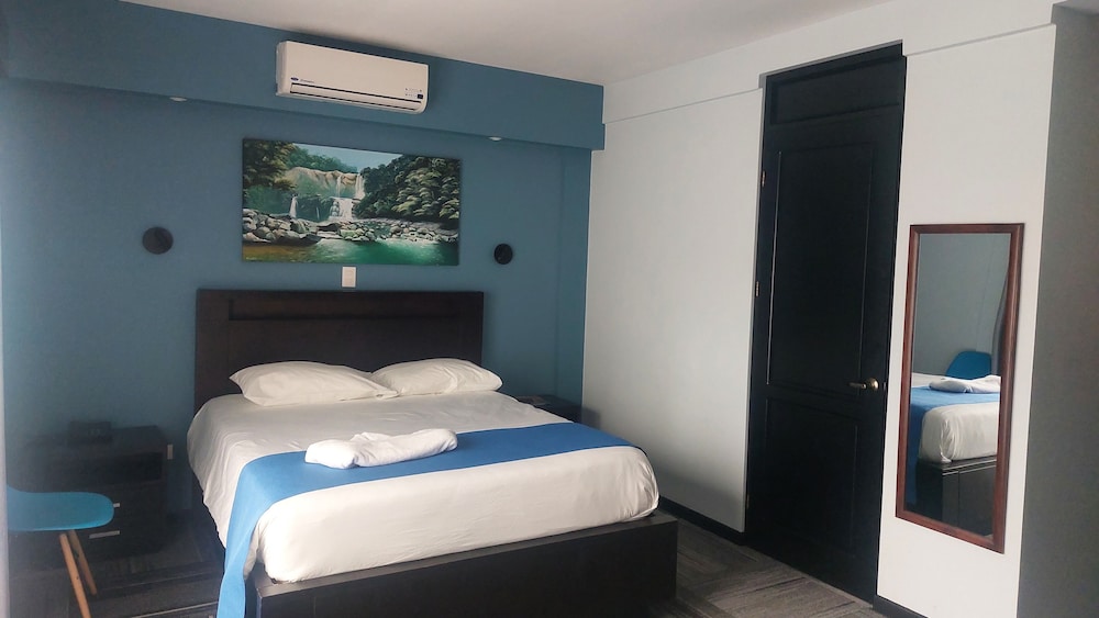 Junior Triple Room, Multiple Beds photo 3