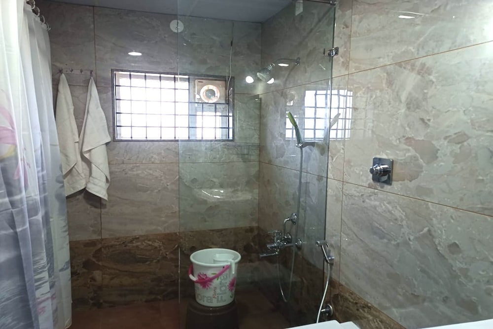 Executive Room - Photo 5
