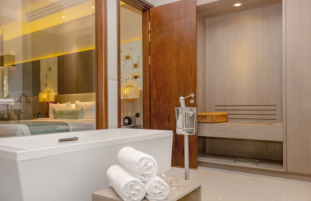 Premium Suite, Multiple Beds, Kitchenette - Photo 3