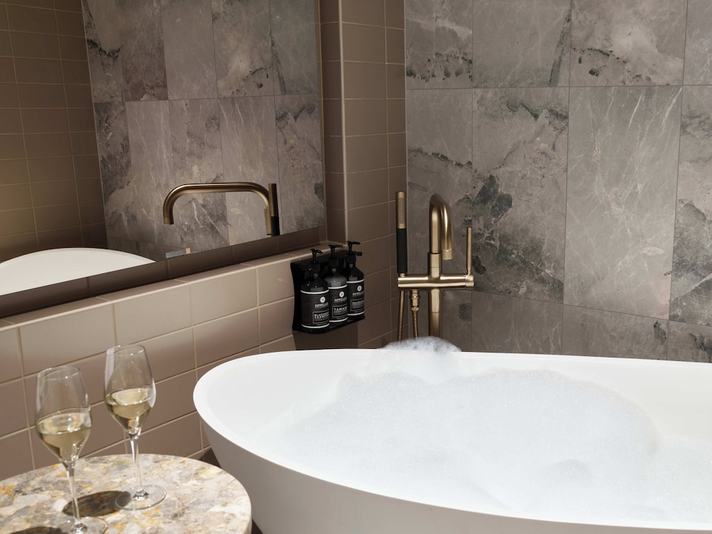 Deluxe Suite (Luxury) thumbnail 5