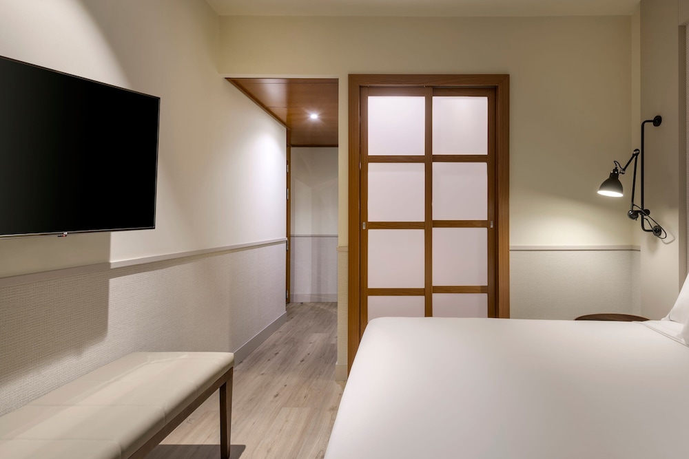 Standard Room, 1 Queen Bed