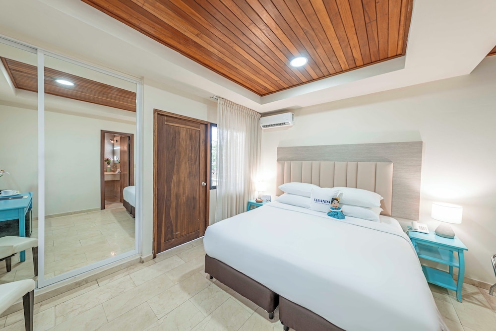 1 King Bed, Premium Room Balcony - Photo 1