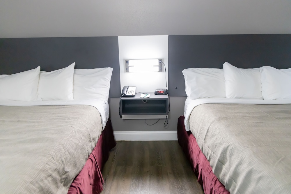 Standard Room, 2 Double Beds, Non Smoking - Photo 7