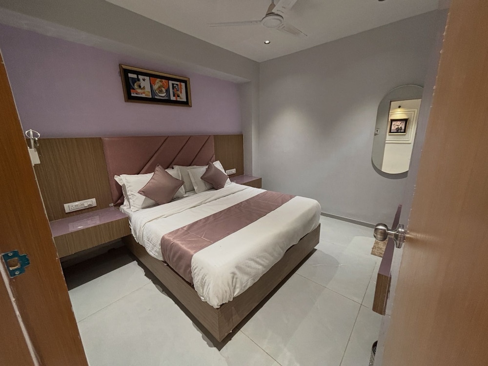 Classic Double Room, City View