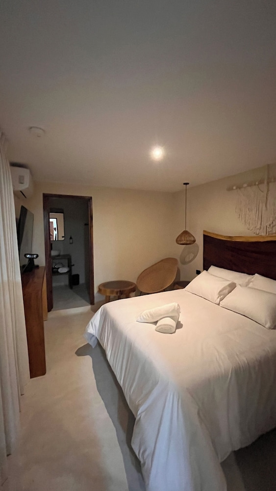 Deluxe Room, Balcony, Beach View