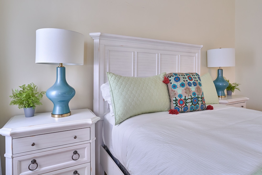Standard Condo, 2 Bedrooms, Partial Ocean View