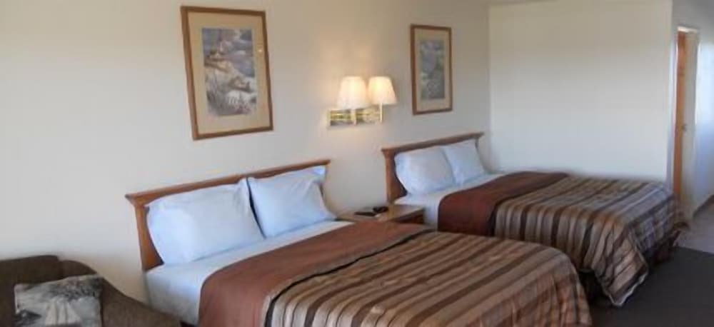 Classic Room, 2 Queen Beds photo 1