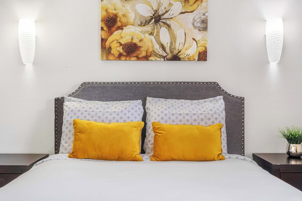 Condo, 1 Queen Bed, Patio, Garden View (Windsor Cottage)